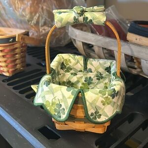 1999 Lots of Luck Basket Set